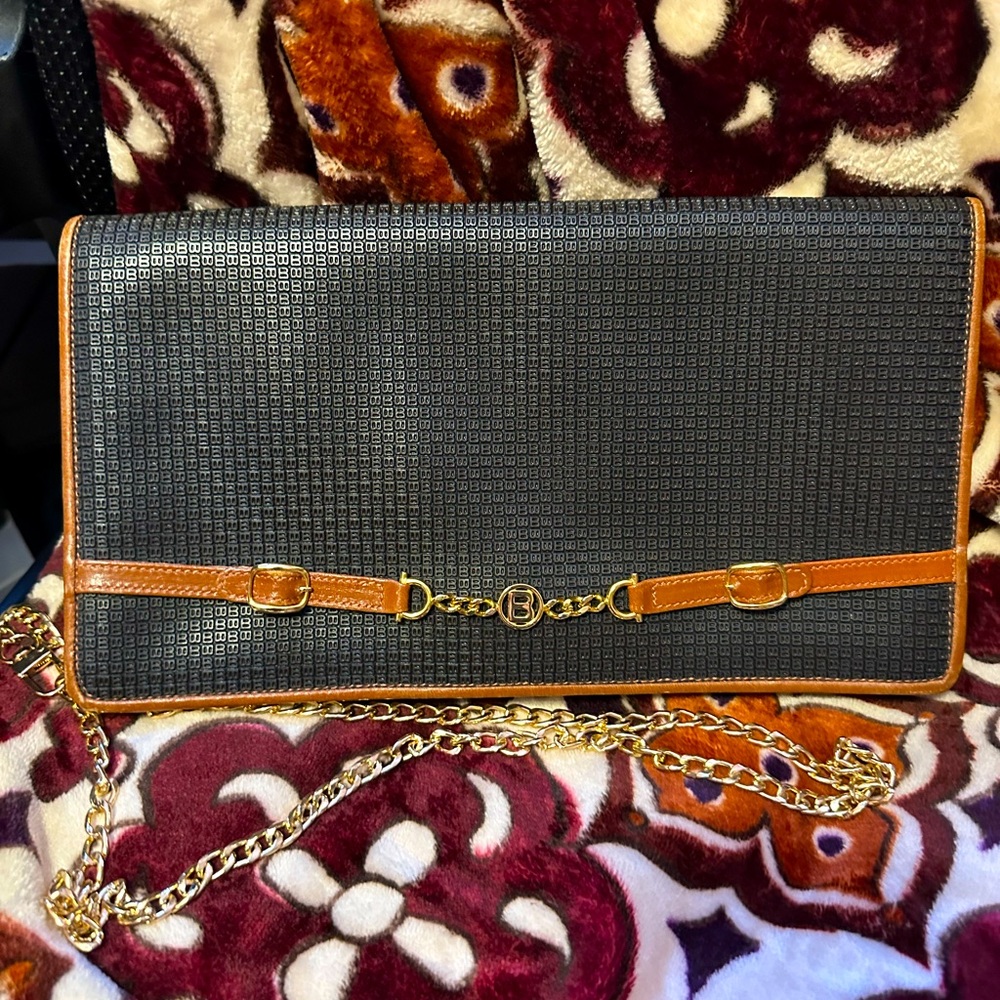 Bally clutch with added chain for crossbody. In excellent condition.